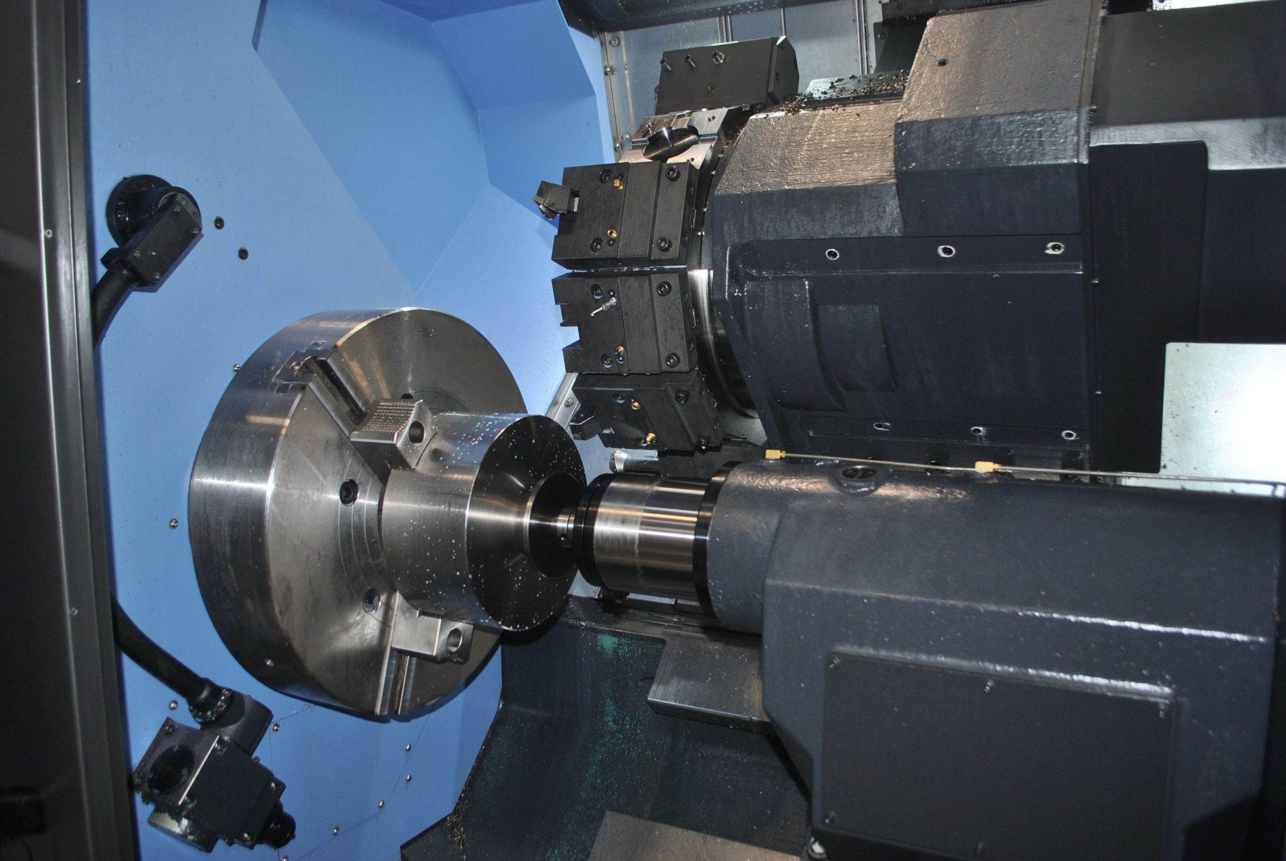 Close up of Puma 700LM lathe